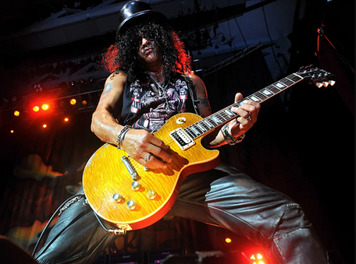 Фото Сколько гитар SLASH берёт с собой в тур?