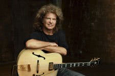 Фото Pat Metheny "How Insensitive"