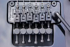 Фото Замена струн на гитаре с Floyd Rose