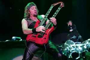 Фото Adrian Smith: «Немногие зарабатывают на музыке деньги»