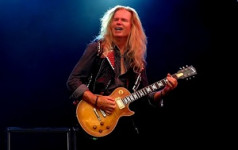 Фото Adrian Vandenberg отметит 50-летие деятельности