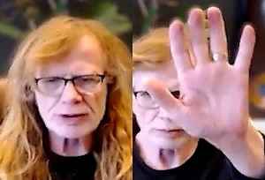 Фото У Dave Mustaine проблемы с руками