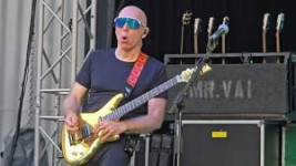 Фото Joe Satriani о предложении ALEX VAN HALEN
