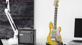 Фото LEGO выпустит набор Fender Stratocaster