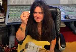Фото Yngwie Malmsteen: «Люблю пульнуть в толпу!»