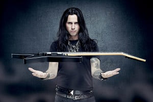 Фото Gus G. исполняет "Trilogy Suite"