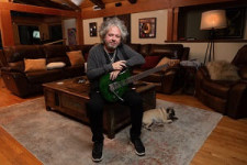 Фото Steve Lukather представил новый сингл