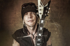 Фото MICHAEL SCHENKER: «Книга — это не про меня»