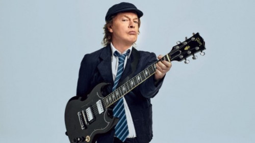 Фото Angus Young: "Я никогда особо не мог подбирать ноты"