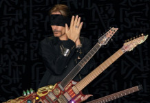 Фото STEVE VAI хотел бы и дальше использовать свой инструмент