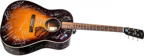 Фото Раритетная гитара выставлена на аукцион