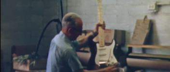 Фото Фабрика Fender 50-х годов