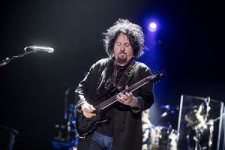 Фото Steve Lukather представил "Someone"